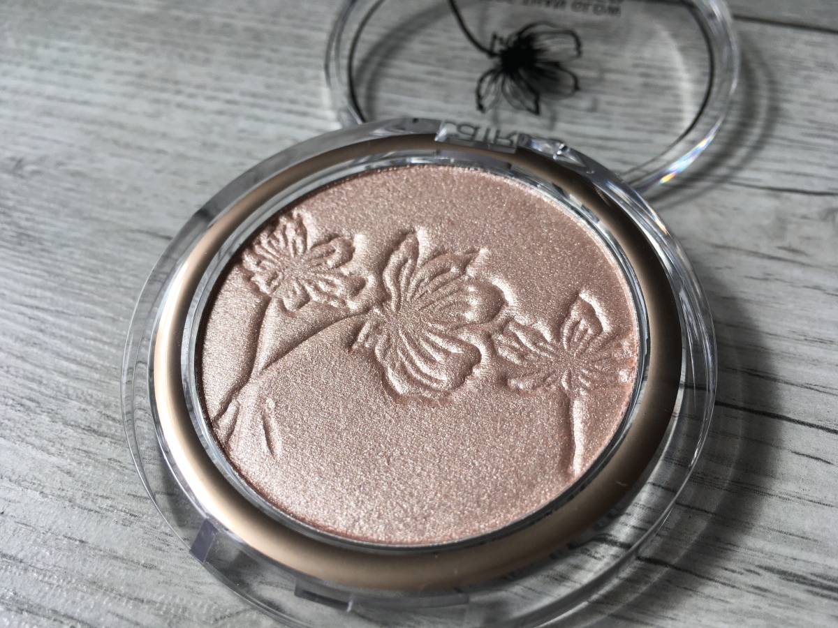 Catrice More Than Glow Highlighter Review – Best Drugstore Dupe? – Leanna's  Beauty Reviews